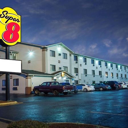 Super 8 By Wyndham Hot Springs Hotel Exterior photo