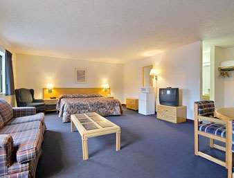 Super 8 By Wyndham Hot Springs Hotel Room photo