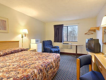 Super 8 By Wyndham Hot Springs Hotel Room photo